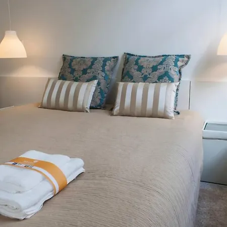 Charming Duplex With Mezzanine Bed In Chiado アパート *