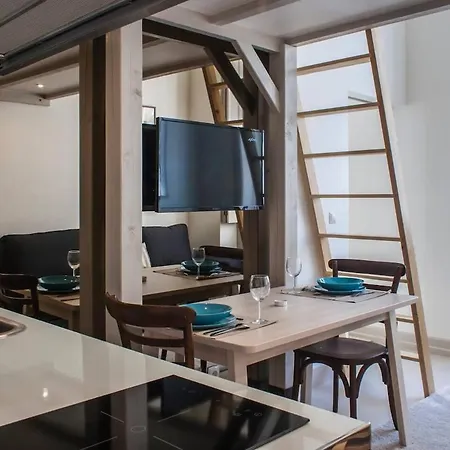 דירה Charming Duplex With Mezzanine Bed In Chiado ליסבון